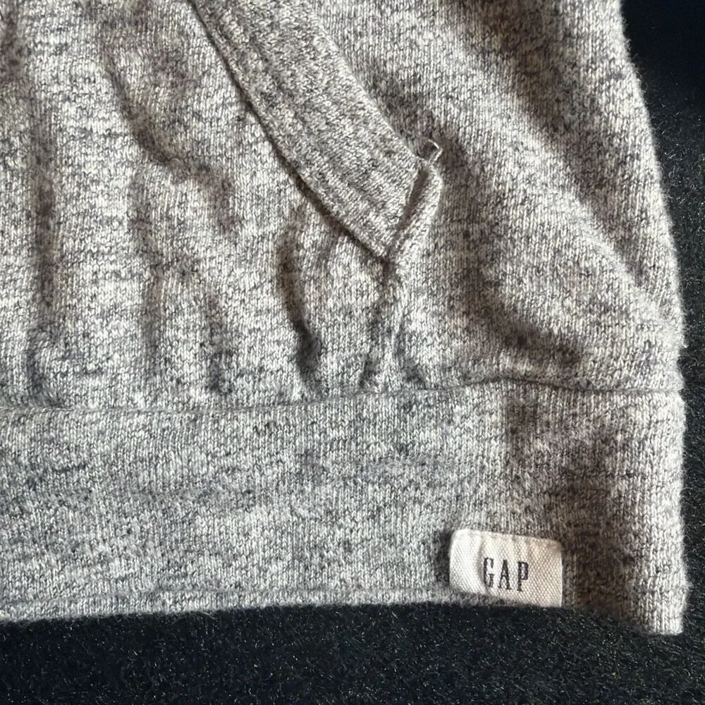 Baby Gap marled heather grey crewneck sweatshirt  0-3 Months -N17
